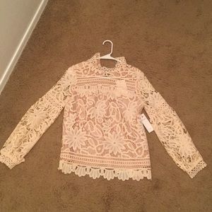 Says small, fits more like a med/large.